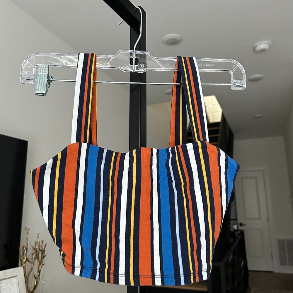 Barely worn multicolored womens cropped top